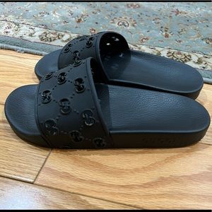 Gucci leather slides (black) (size 10)